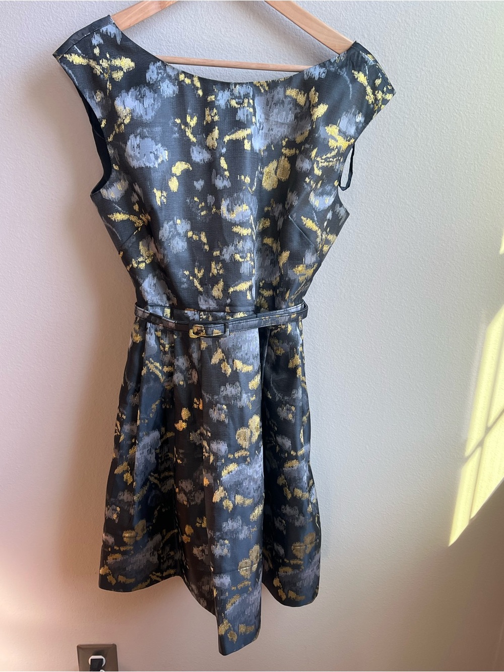 Eliza J. Floral Jacquard Cap
Sleeve Black Gold Metallic Fit &
Flare Dress ⢠NWOT - Picture 4 of 9